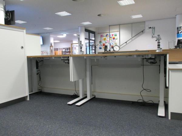 Servicetheke Bibliothek Rückseite