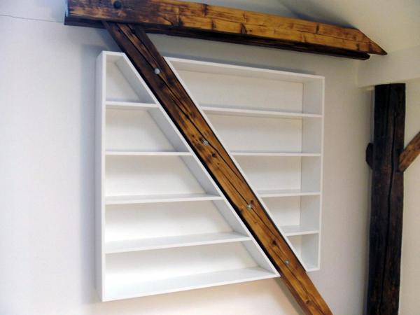 Regal an Balken angepasst