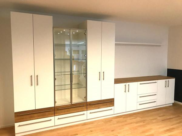 Wohnzimmerschrank 
