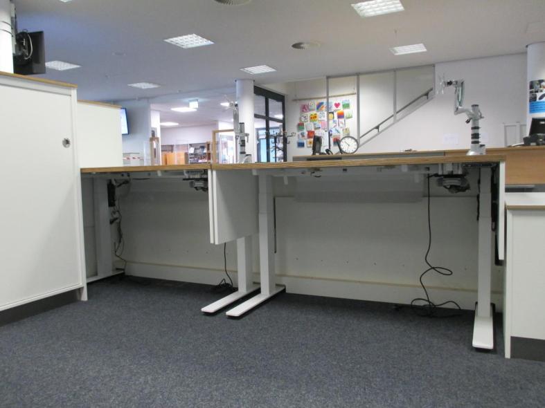 Servicetheke Bibliothek Rückseite