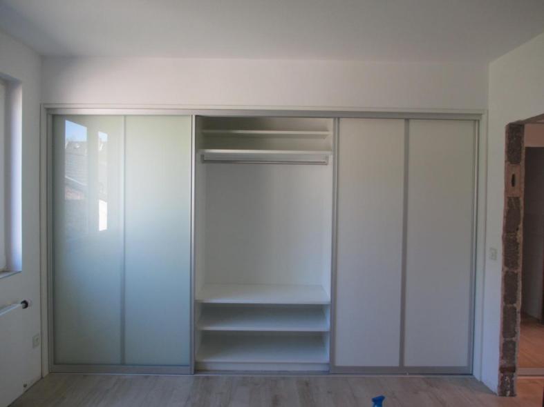 Einbauschrank mit Schiebetüren